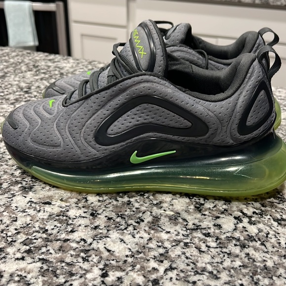 9.5 Nike Air Max 720 - Picture 2 of 6